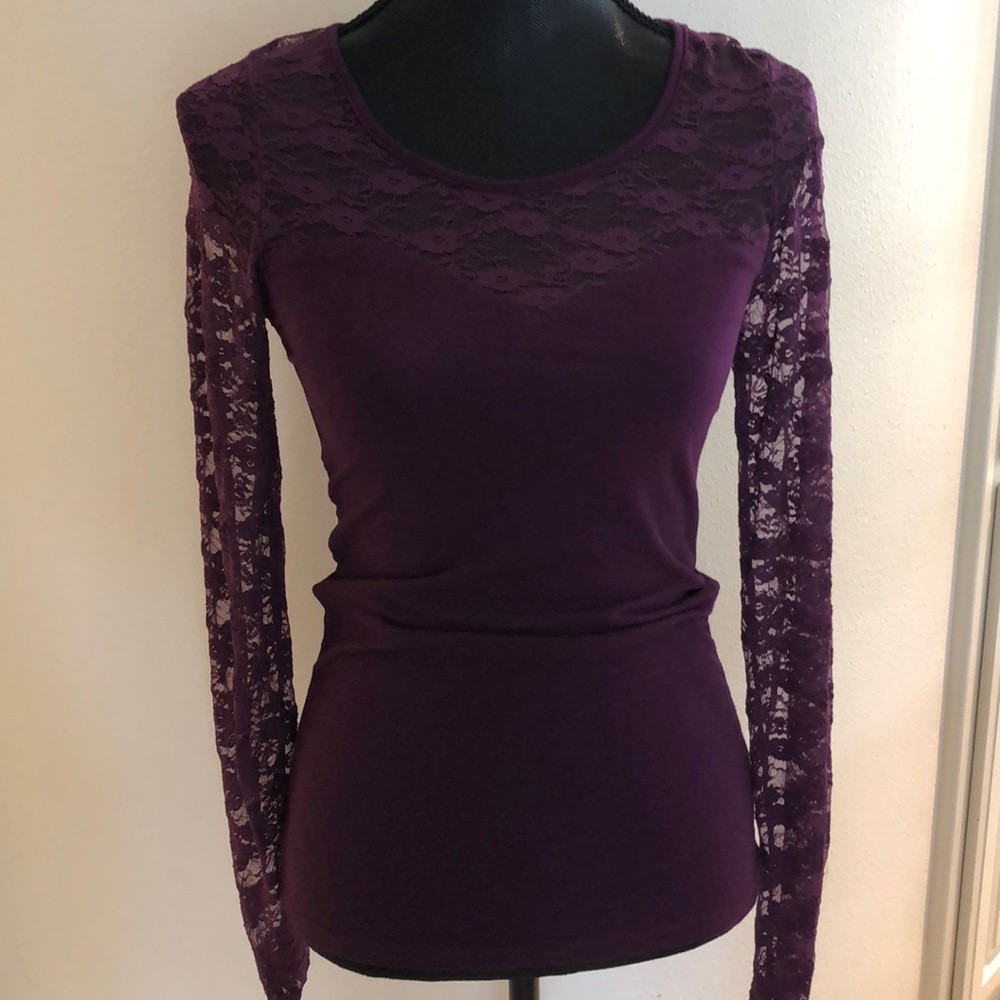 Women’s long sleeve top